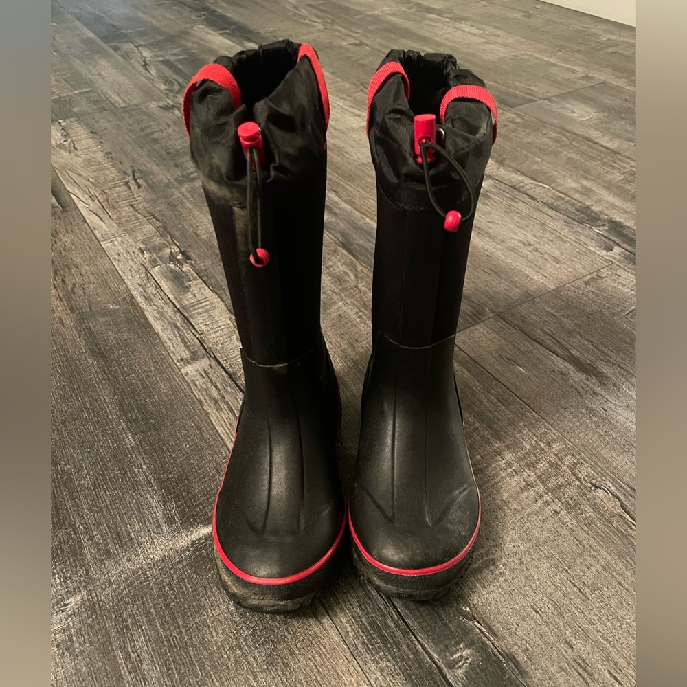 No lace snow boots!